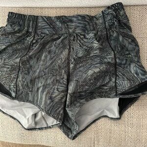 Lululemon Hotty hot 4in shorts